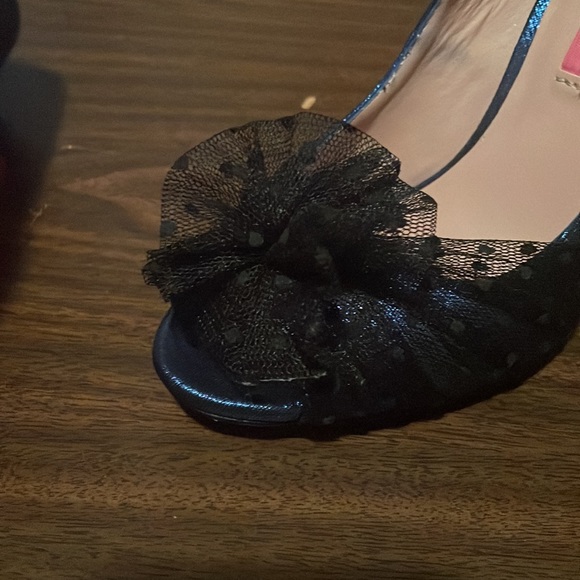 Betsey Johnson Designer Heels with Bows size 6. Super cute with pika dot heel!!! - Picture 3 of 6